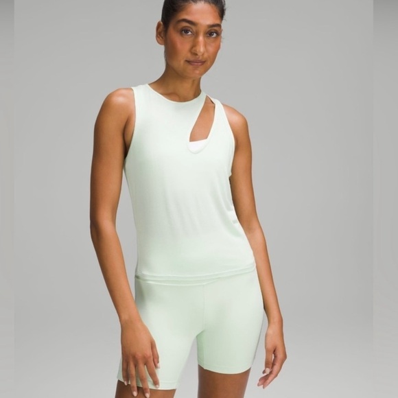 LULULEMON In Pistachio Green Shoulder YOGA tank NWT, Size 6 - Picture 1 of 11